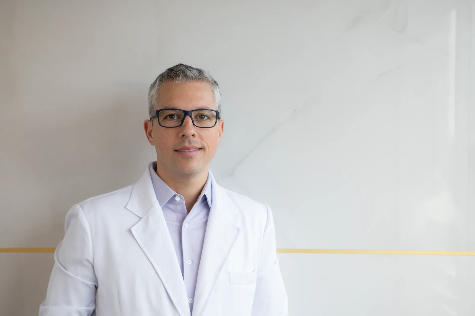 Dr. Rodrigo Dallegrave de jaleco
